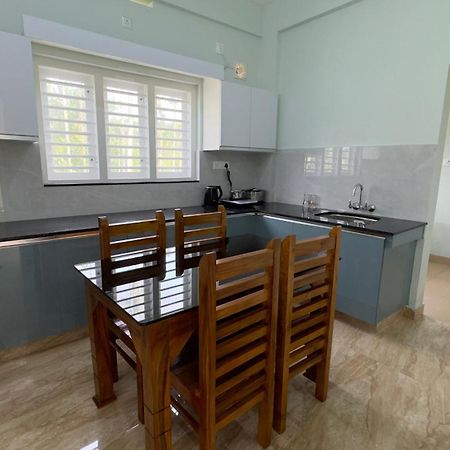 The Karlyle Homestay Vaduvanchal Eksteriør billede